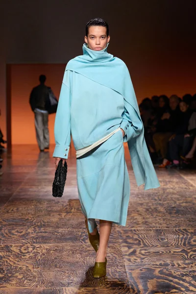 Look 13